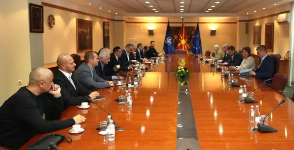 Мицкоски и Божиновска разговараа со претставници на нафтената индустрија во Македонија