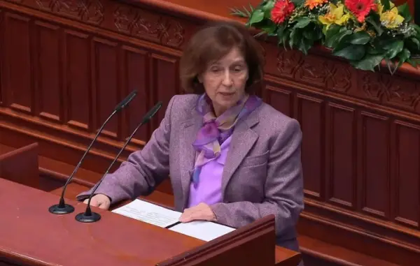 Сиљановска Давкова: Симболиката на празникот се изгуби во мракот на суровата, непоимлива и неприфатлива реалност