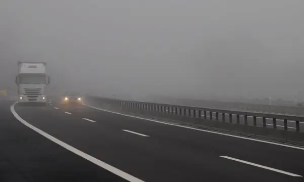 Магла на неколку патни правци, во прекин товарниот сообраќај на ГП Деве Баир