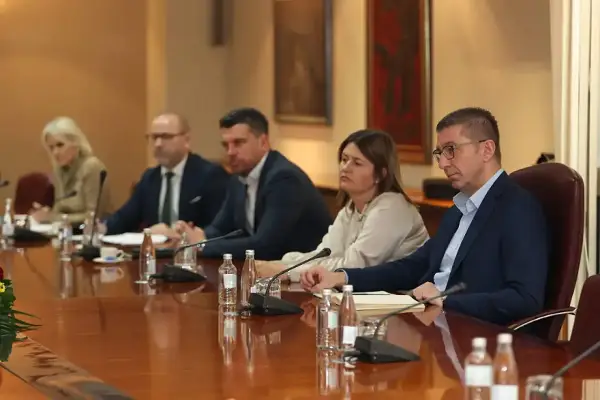 Мицкоски со претставници на нафтената индустрија: Состојбата е под контрола, има залихи на гориво