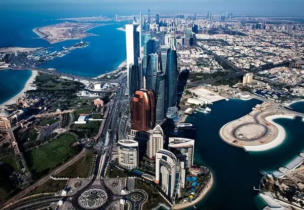 Жителите на Дубаи и Абу Даби добија препорака да се засолнат