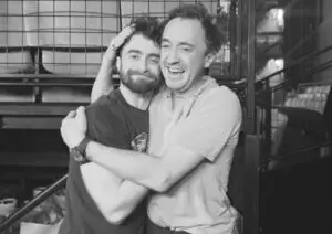 ФОТО | Пријателство кое не бледее: Средбата на ѕвездите од „Хари Потер“ на Бродвеј ја воодушеви публиката