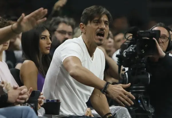 (Видео) Газдата на ПАО наредил да биде симнат банерот со ликот на Бодирога во ОАКА