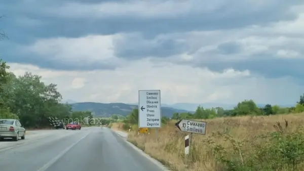 Автомобил излетал од патот, двајца повредени