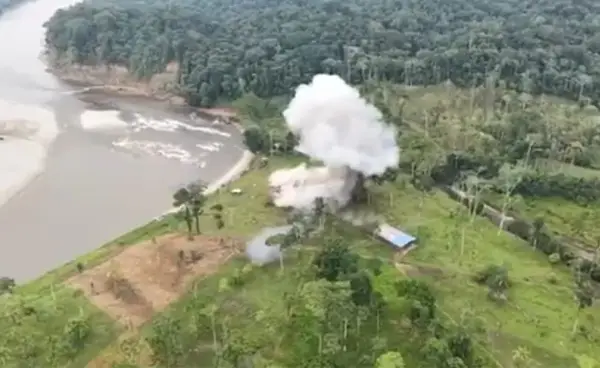 САД и Еквадор бомбардираа камп на колумбиска криминална банда (ВИДЕО)