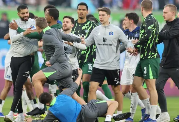 Хаос во Волфсбург – играчите се тепаа, навивачите дивееја