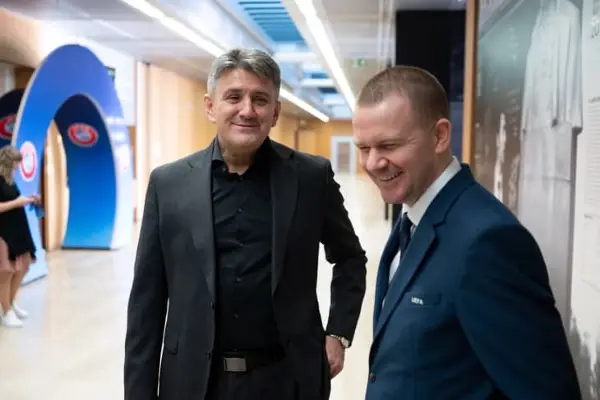 Првиот човек на ФФМ на состанок на „Хет трик“ комисијата во УЕФА