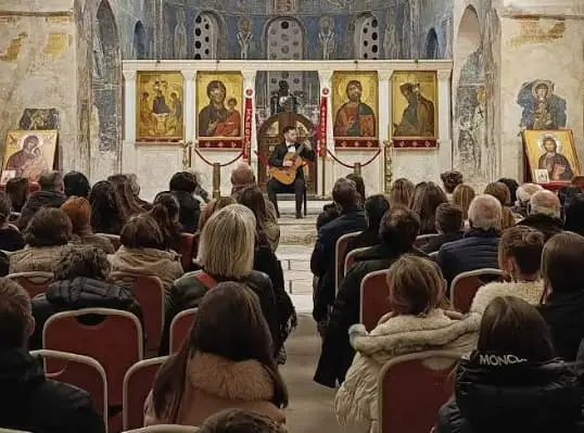 Возбудливо осмомартовско патување во светот на гитарата со Дејан Милевски 