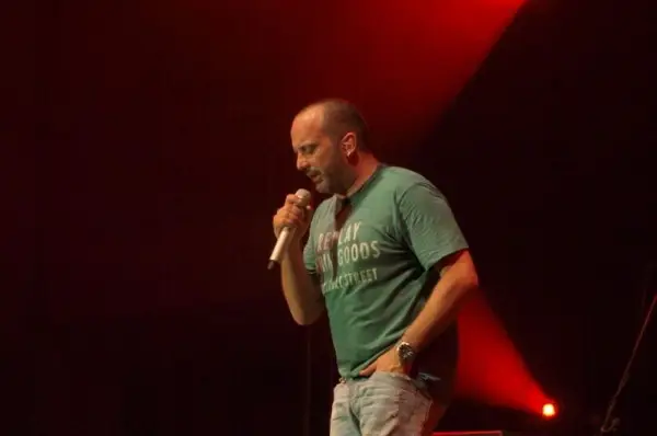 Тони Цетински го откажа концертот во Нови Сад зашто салата СПЕНС хрватско-српската војна бил логор за Хрватите, од СПЕНС демантираа