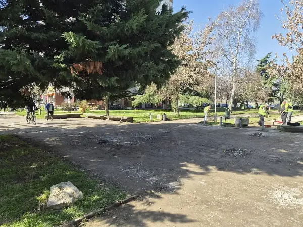 Се реконструираат јавните пешачки површини кај ТЦ „Три бисери“ во Аеродром