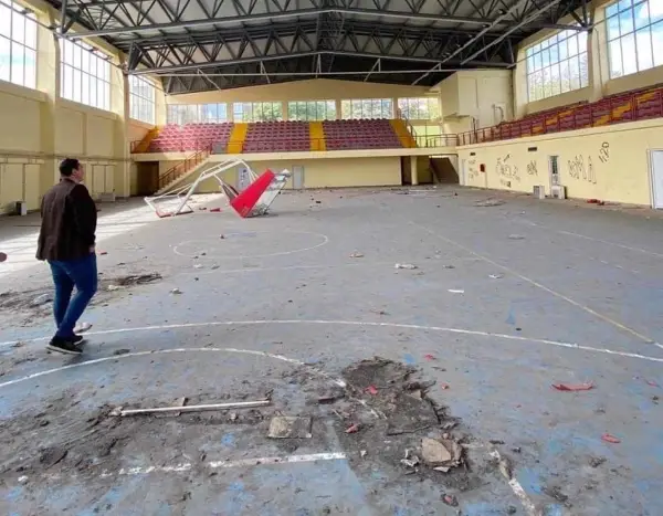 Со години беше во руинирана состојба – реконструкција на спортската сала во кампусот на УКИМ во Скопје