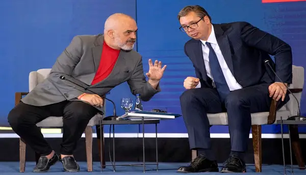 ВУЧИЌ И РАМА ПРЕДЛАГААТ „РЕАЛИСТИЧЕН ПАТ КОН ЕУ“ Во заедничка колумна опишаа како тоа го замислуваат