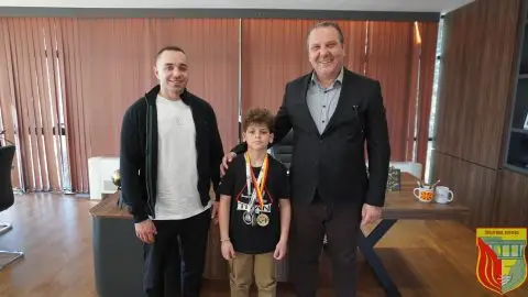 ФОТО: 9 годишниот Михаил од Кичево првак во кикбокс