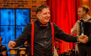 ВИДЕО | „Живеевме во една соба со позајмени крвети“: Музичарот Трајче Толевски се отвори за тешкиот живот