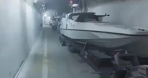 ВИДЕО I Иран објави снимки од тунелите со поморски дронови натоварени со експлозив