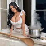 Фаталната Славонка со жешките фотографии откри дека нешто се крчка