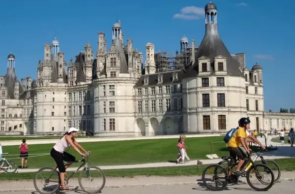 Се распаѓа симболот на луксуз и престиж на француските кралеви: Мора итно да реагираме (ВИДЕО)