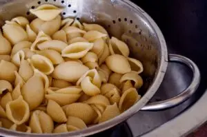 Треба ли да ги плакнете тестенините по варење? Постои само еден исклучок