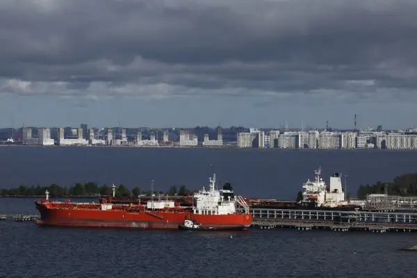 САД издадоа 30-дневна дозвола за купување руска нафта што транзитира по морски пат