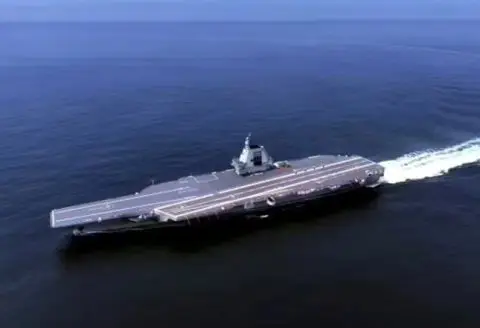 Отворен оган врз ирански брод што премногу се приближил до носачот на авиони „Абрахам Линколн“