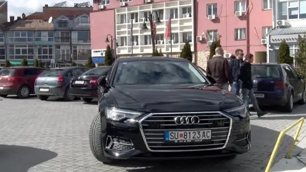 ЗАГЛАВИ АУКЦИЈАТА ЗА „АУДИТО“ НА МЕРКО Општина Струга се жали на долг од 3 милиони денари