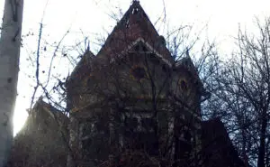 Скопската „куќа на духовите“: Легендите за прекрасната зелена вила во Црниче и вистината за неа