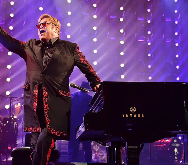 Сопругот Дејвид Фурниш за здравјето на Елтон Џон: „Тој продолжува да се бори“