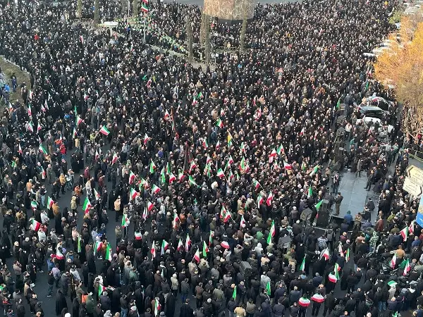 ЌЕ БИДАТ ТРЕТИРАНИ КАКО НЕПРИЈАТЕЛИ НА ДРЖАВАТА Предупредување до Иранците да не излегуваат на протести