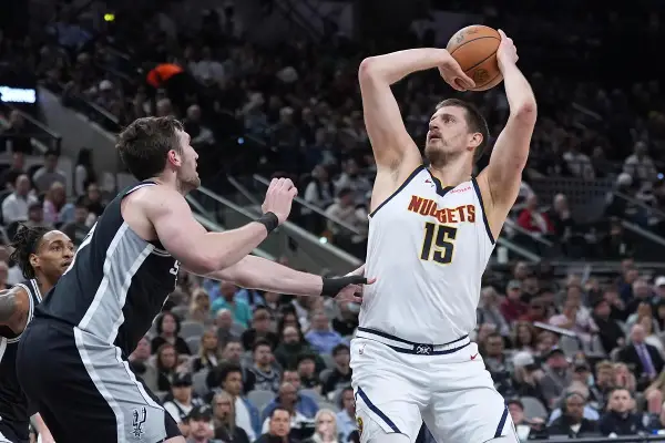 Победи за Лос Анџелес Лејкерс и Денвер, предводени од Дончиќ и Јокиќ