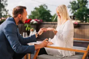 Оригинални идеи за запросување кои го претвораат моментот во незаборавен спомен