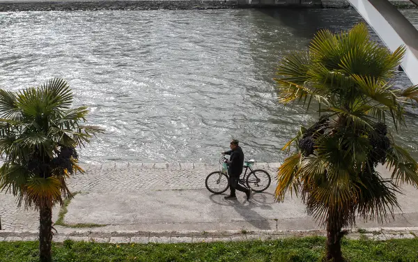 За викендот облачно со сончеви периоди, попладне со услови за повремен дожд