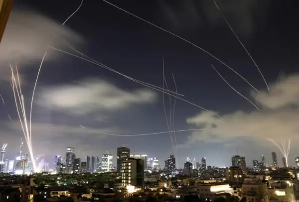 Иран повторно го ракетираше Израел