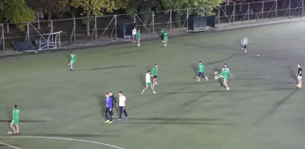 КАНЦЕРОГЕНА ПОДЛОГА ИМА ЌУМУРНОТО ИГРАЛИШТЕ ВО БИТОЛА КАДЕ ТРЕНИРААТ МЛАДИНСКИТЕ КЛУБОВИ, ВЕЛАТ ОД „ПОИНАКУ“, ОПШТИНАТА РЕЧЕ ДЕКА НЕМААТ ДОКАЗИ