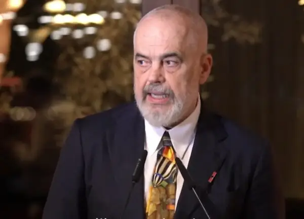 Еди Рама се расправаше и избрка новинари од прес конфереција, „Безбедни новинари“ изрази загриженост