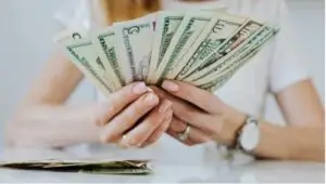 Пролетта носи финасиски промени: Овие хороскопски знаци ќе добијат богатство, а кој ќе ризикува сè?