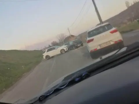 Судир на два автомобила на патот Скопје – ХЕЦ „Козјак“