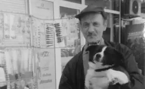 Граѓаните му помагаа да преживее купувајќи стегачи од тезгата: Почина скопската легенда Драги од „Рекорд“