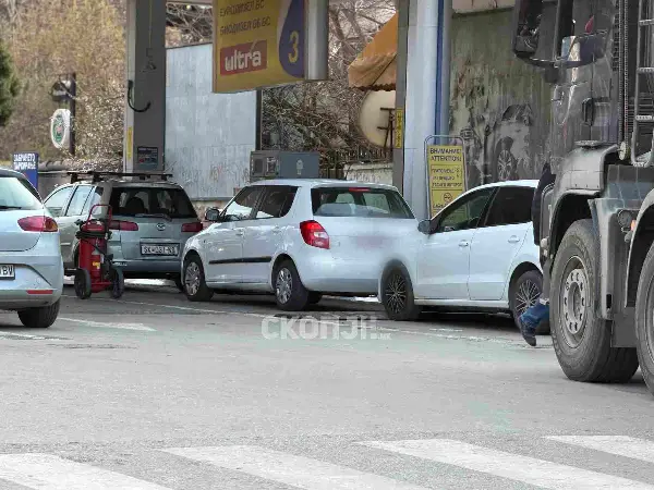 Бензините и дизелот поскапуваат за 7 денари по литар