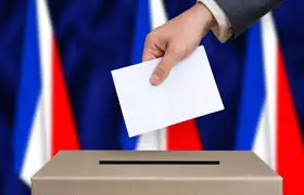 По  цели 25 години, десницата во обединување  да го освои Париз