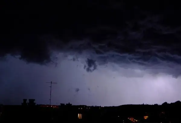 Повеќе од 12 илјади летови одложени или откажани поради невреме во САД