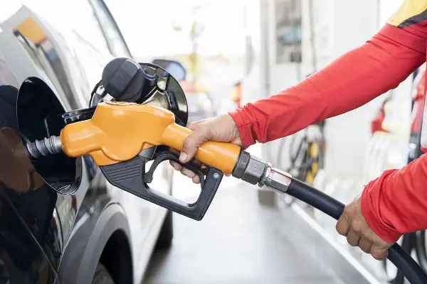 ОД ПОЛНОЌ НОВИ ЦЕНИ НА ГОРИВАТА: Бензините поскапи за 7, а дизелот за 6,5 денари, Македонија и натаму со најниски цени во регионот