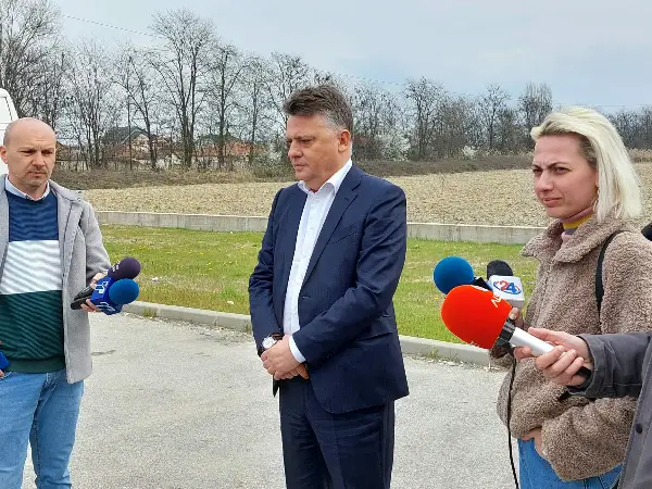 ЦЕЛО СДС, ВМРОВСКИ ГРАД: Шилегов го обвини Филипче дека не тој, туку Венко и раководство на СДС работело за ВМРО-ДПМНЕ!?