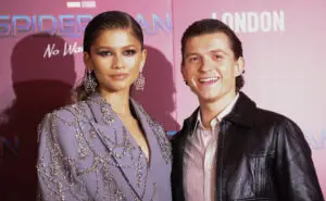 ВИДЕО | Зендаја зборуваше за вештачки создадените фотографии од нејзината свадба, па во емисија донесе „вистинска снимка“