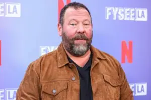 Познат американски комичар за влакно избегнал трагедија, неговиот автобус се запалил среде турнеја