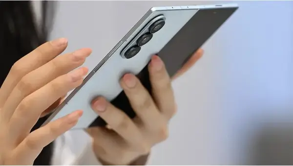 Samsung дизајнира нов тип преклопен смартфон: повеќе како таблет отколку Galaxy Z Fold