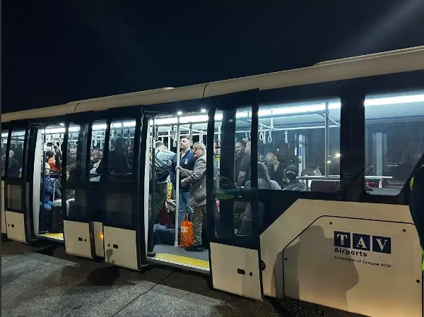 Пристигна третиот лет со македонски државјани евакуирани од Блискиот Исток