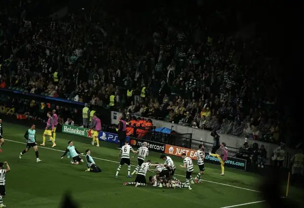 (Видео) Емоции во Лисабон: Играчите на Спортинг и навивачите во еден глас по историскиот пресврт!