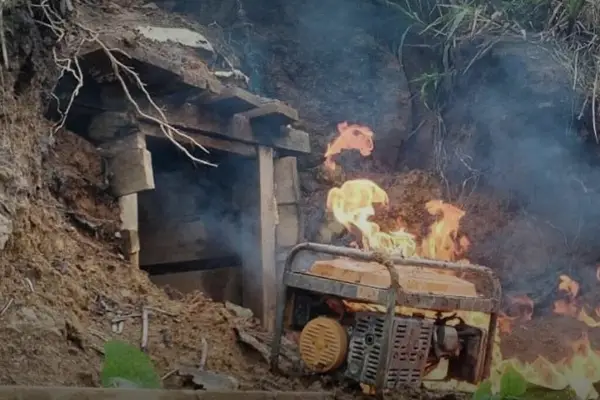 НАЈДЕНИ СЕ 27 ТЕЛА: Колумбискиот претседател тврди дека Еквадор погодил цели на нивна територија