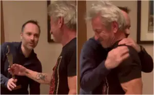 ВИДЕО | За време на посетата во Киев, Шон Пен доби „железен Оскар“ изработен од уништен украински воз