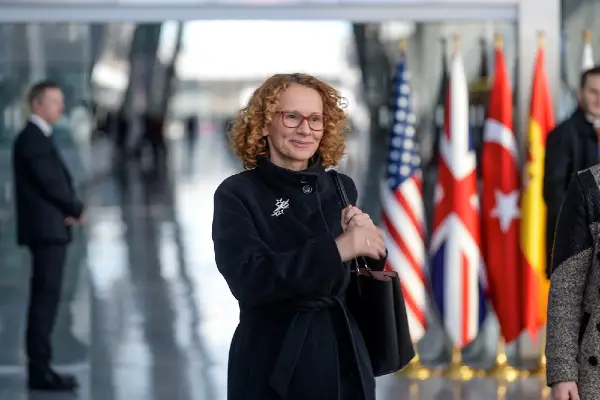 Шекеринска: НАТО го поддржува дијалогот за нормализација на односите меѓу Белград и Приштина